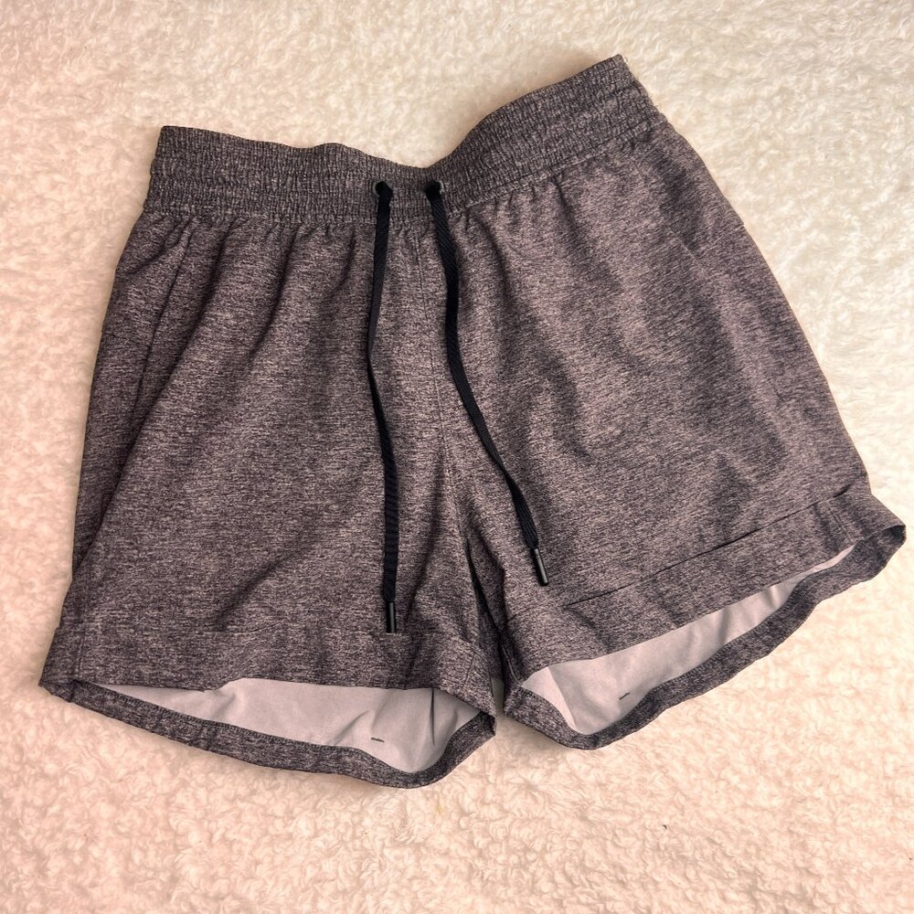 Lululemon Spring Break Away Short II *3" EUC